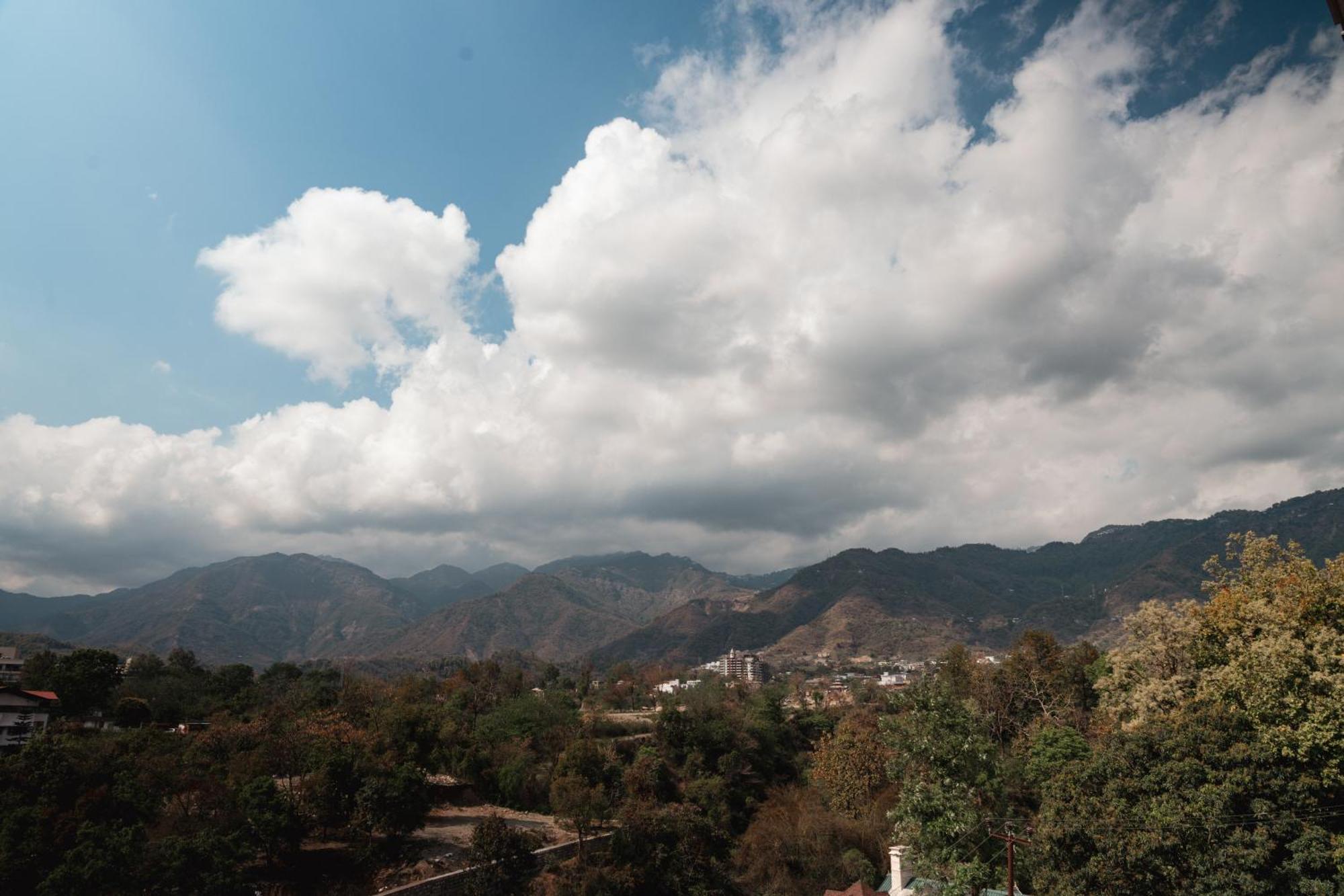 Restnation By The Staycationer Dehradun Dış mekan fotoğraf